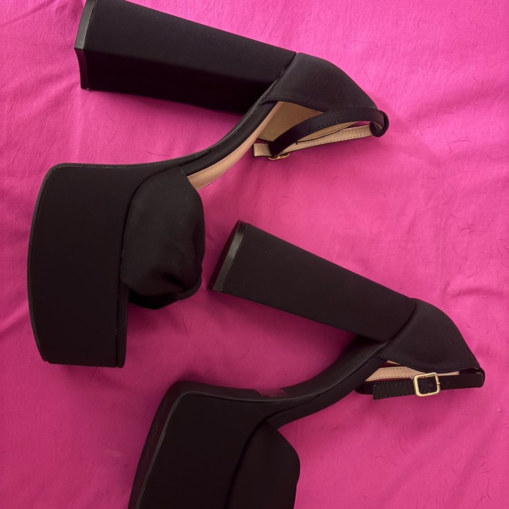 Fashion Nova Black Chunky Heels